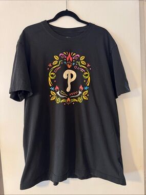 Philadelphia Phillies- New Era Black Short-Sleeve Tee